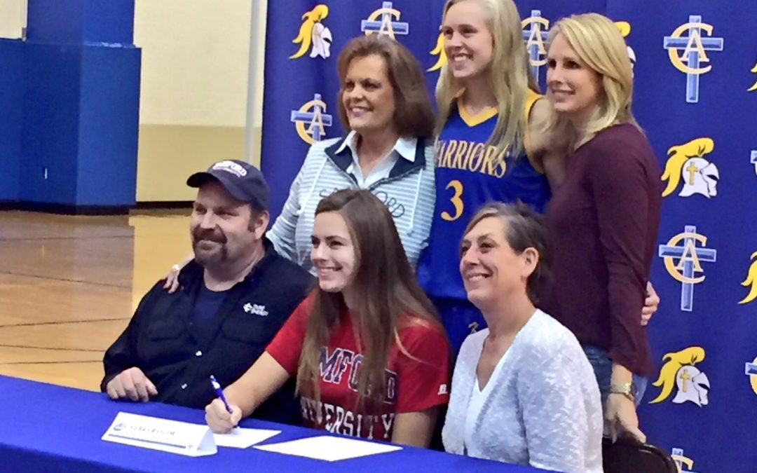 Sierra Rayzor Signs to Play Volleyball at Samford University